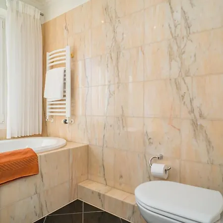 Apartment Schallers Hues 1